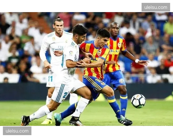 卡洛斯·科伯兰后防告急出奇招，瓦伦西亚或启用中场客串中卫